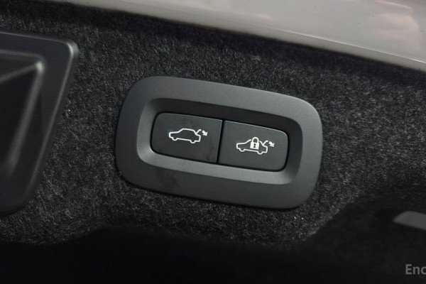 2024 Volvo S90 с пробегом 12 253 км