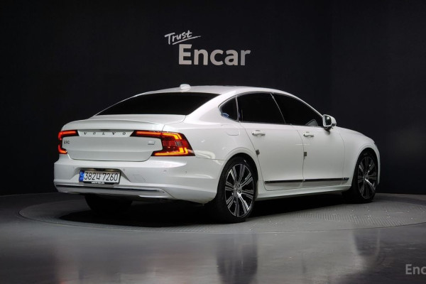 2023 Volvo S90 с пробегом 43 979 км