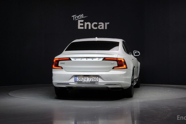 2023 Volvo S90 с пробегом 43 979 км