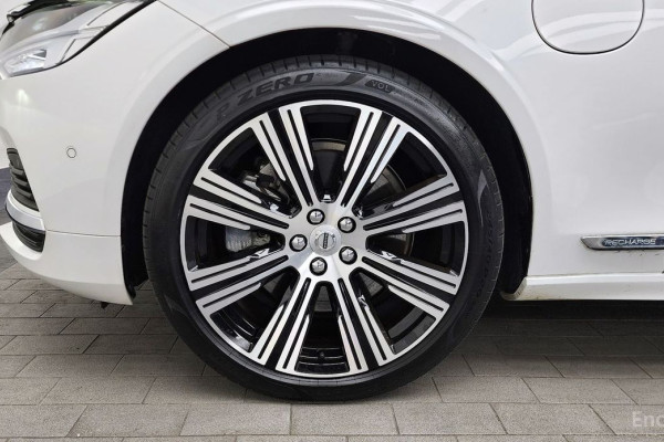 2023 Volvo S90 с пробегом 43 979 км