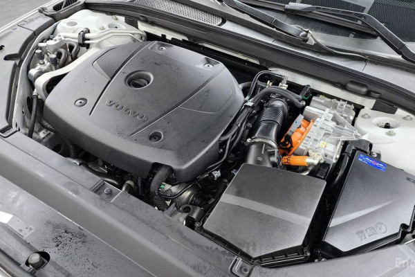 2023 Volvo S90 с пробегом 43 979 км