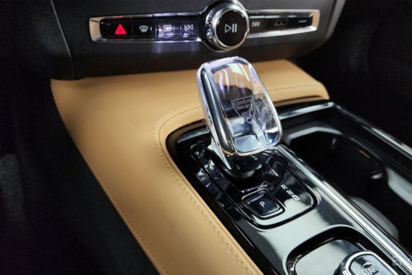 2023 Volvo S90 с пробегом 43 979 км