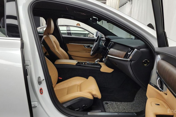 2023 Volvo S90 с пробегом 43 979 км