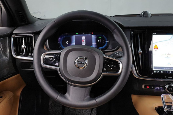 2023 Volvo S90 с пробегом 43 979 км