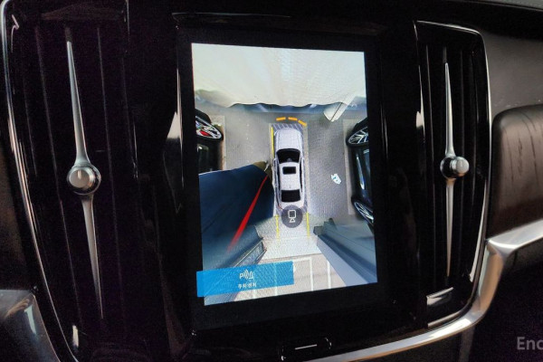 2023 Volvo S90 с пробегом 43 979 км