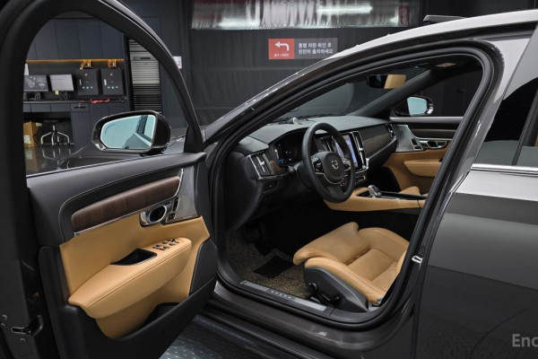 2023 Volvo S90 с пробегом 54 784 км