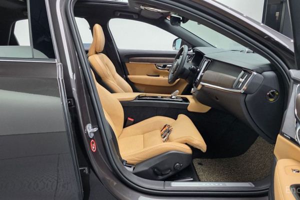 2023 Volvo S90 с пробегом 54 784 км