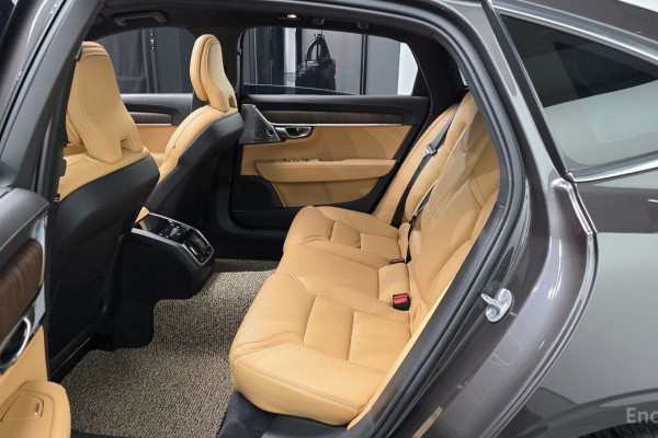 2023 Volvo S90 с пробегом 54 784 км