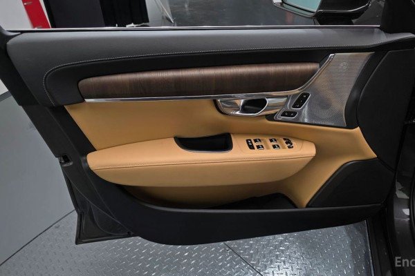 2023 Volvo S90 с пробегом 54 784 км