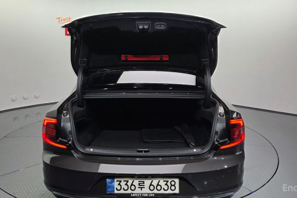 2023 Volvo S90 с пробегом 54 784 км