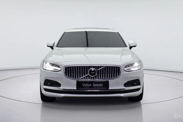 2024 Volvo S90 с пробегом 17 878 км