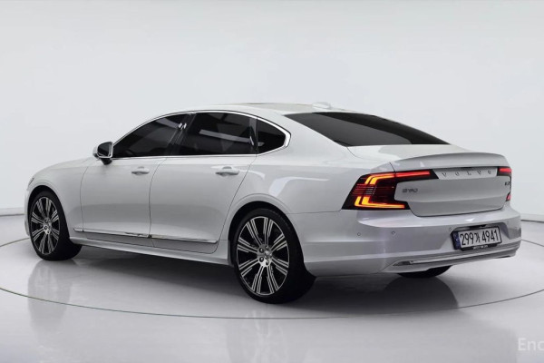 2024 Volvo S90 с пробегом 17 878 км