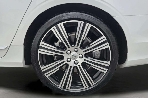 2024 Volvo S90 с пробегом 17 878 км