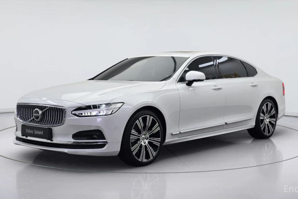 2024 Volvo S90 с пробегом 17 878 км