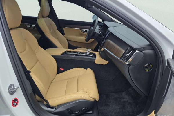 2024 Volvo S90 с пробегом 17 878 км