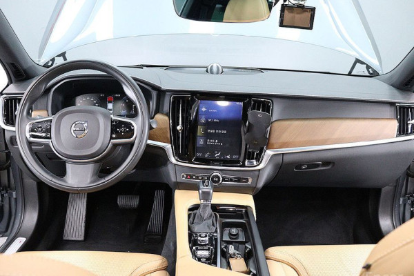 2019 Volvo S90 с пробегом 43 510 км