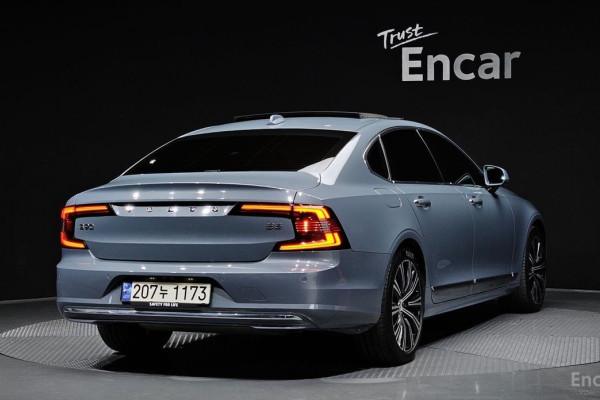 2023 Volvo S90 с пробегом 37 531 км