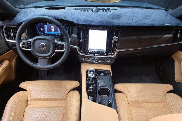 2023 Volvo S90 с пробегом 37 531 км