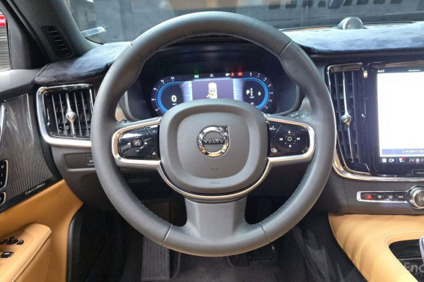 2023 Volvo S90 с пробегом 37 531 км