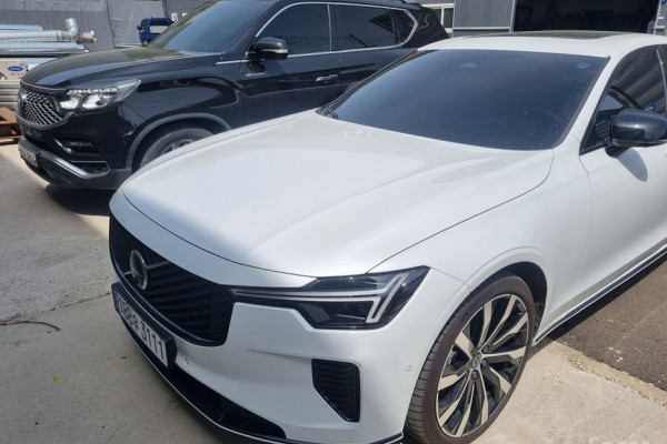 2025 Volvo S90 с пробегом 8 140 км