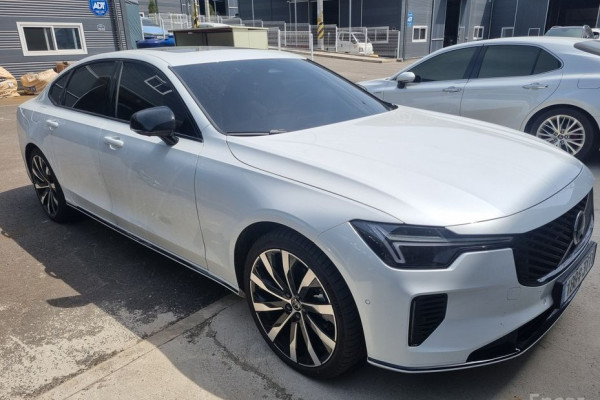 2025 Volvo S90 с пробегом 8 140 км