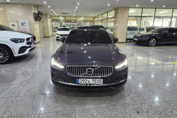 2022 Volvo S90 с пробегом 20 372 км