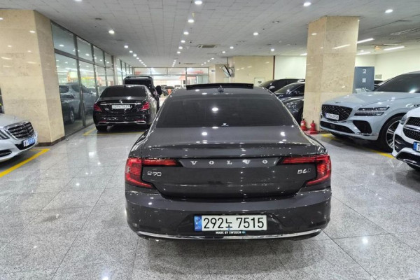 2022 Volvo S90 с пробегом 20 372 км