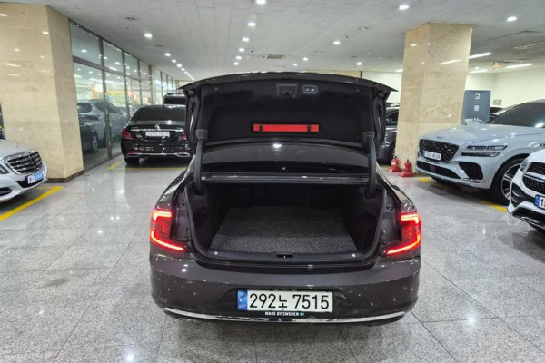 2022 Volvo S90 с пробегом 20 372 км