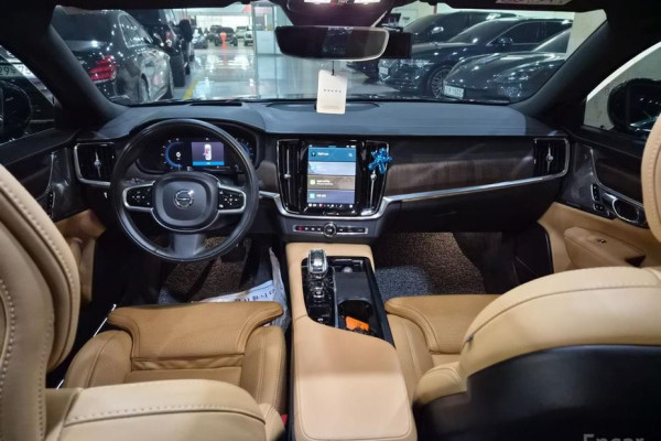 2022 Volvo S90 с пробегом 20 372 км