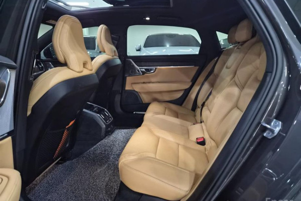 2022 Volvo S90 с пробегом 20 372 км