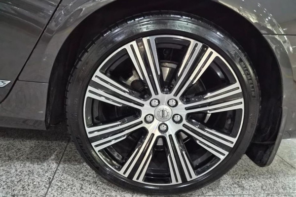 2022 Volvo S90 с пробегом 20 372 км