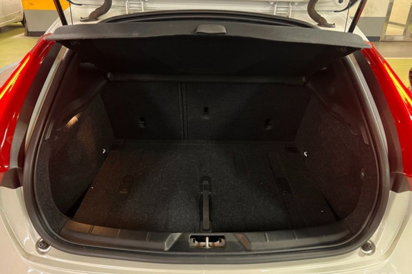 2018 Volvo V40 с пробегом 15 000 км