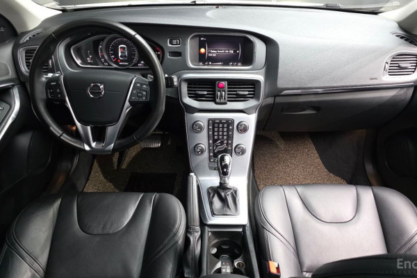 2018 Volvo V40 с пробегом 45 113 км