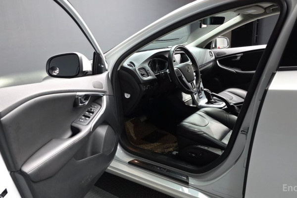 2018 Volvo V40 с пробегом 45 113 км