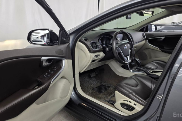 2016 Volvo V40 с пробегом 140 255 км