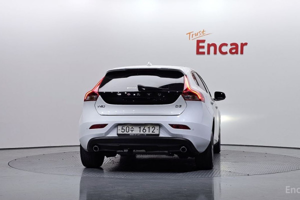 2018 Volvo V40 с пробегом 62 973 км