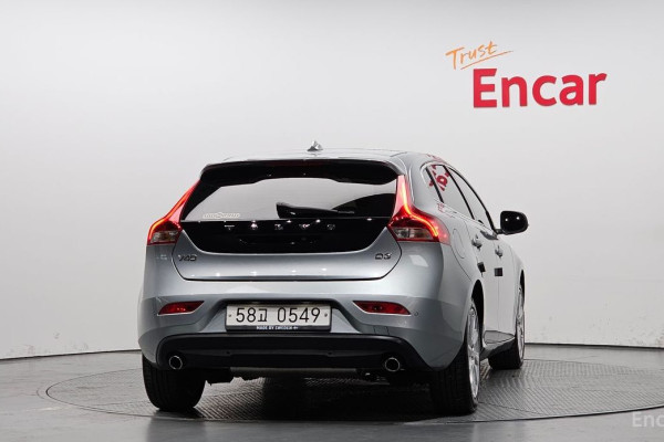 2016 Volvo V40 с пробегом 86 664 км