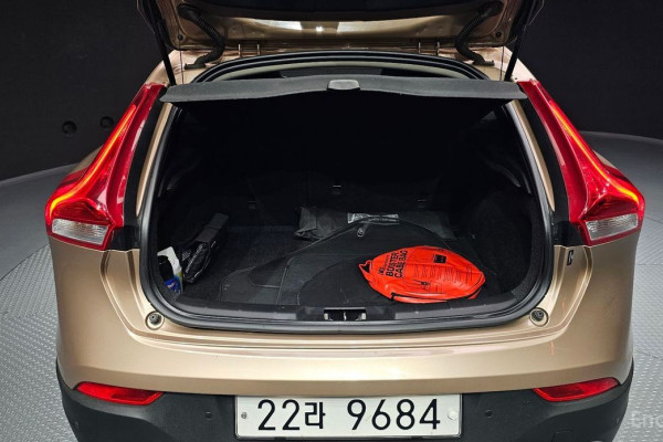 2013 Volvo V40 с пробегом 112 468 км