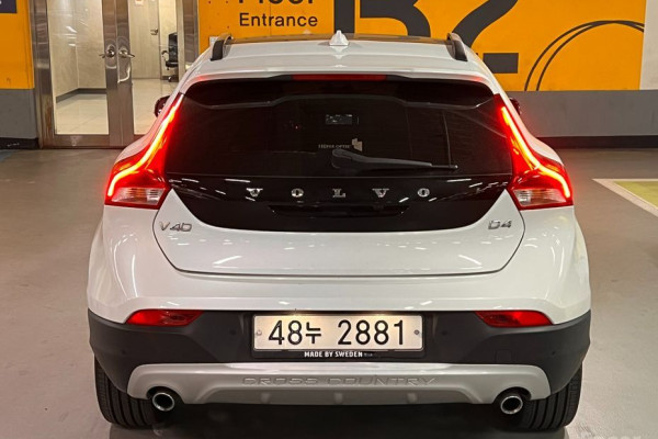 2018 Volvo V40 с пробегом 15 000 км