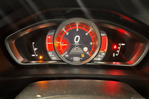 2018 Volvo V40 с пробегом 15 000 км