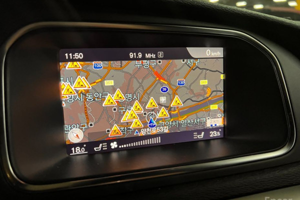 2018 Volvo V40 с пробегом 15 000 км