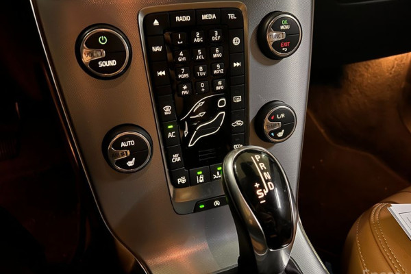 2018 Volvo V40 с пробегом 15 000 км