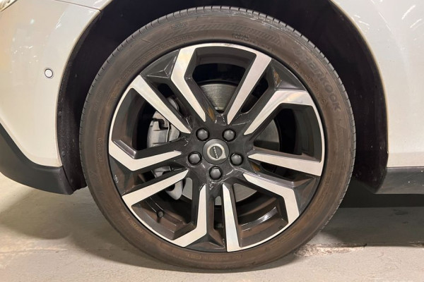 2018 Volvo V40 с пробегом 15 000 км