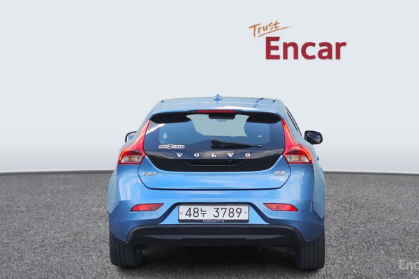 2014 Volvo V40 с пробегом 106 061 км