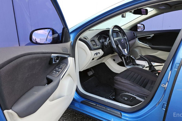 2014 Volvo V40 с пробегом 106 061 км