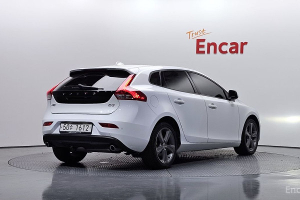 2018 Volvo V40 с пробегом 62 973 км