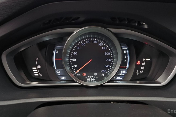 2016 Volvo V40 с пробегом 86 664 км