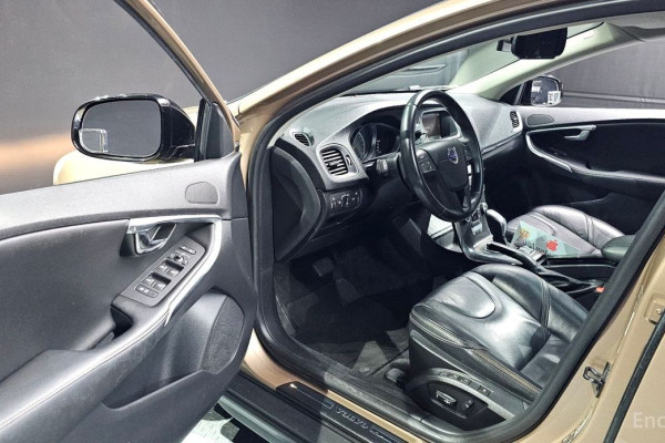 2013 Volvo V40 с пробегом 112 468 км