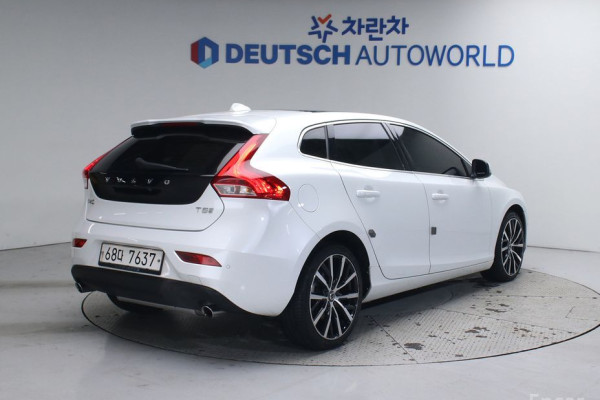 2017 Volvo V40 с пробегом 99 236 км