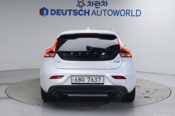 2017 Volvo V40 с пробегом 99 236 км